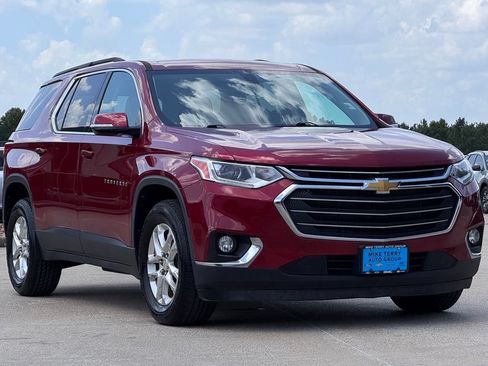 Used 2020 Chevrolet Traverse LT FWD image 9