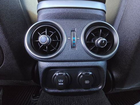 Used 2018 Kia Stinger GT1 RWD image 19
