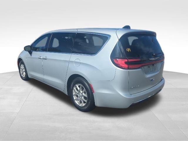 Used 2026 Chrysler Pacifica Select FWD image 8