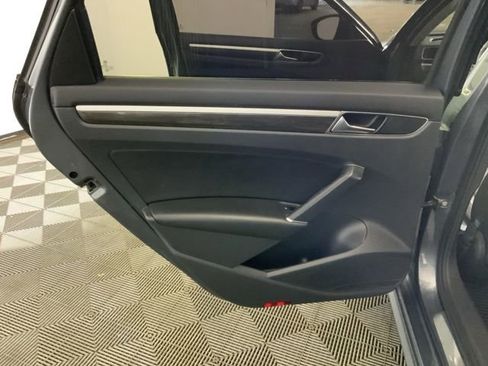 Used 2018 Volkswagen Passat 2.0T SE FWD image 27