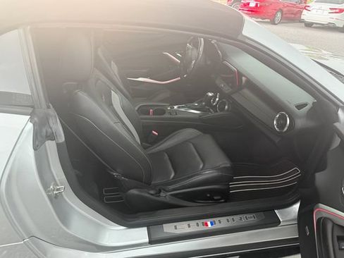 Used 2017 Chevrolet Camaro SS RWD image 18
