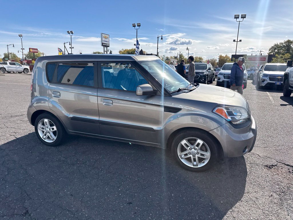 Used 2010 Kia Soul + FWD image 6