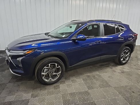 Used 2024 Chevrolet Trax LT w/ LT Convenience Package FWD image 6