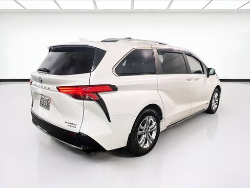 Used 2021 Toyota Sienna Platinum AWD/4WD image 4