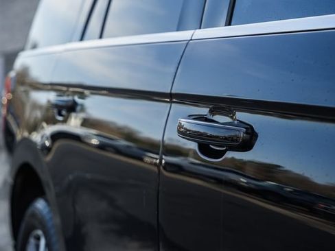 Used 2023 Ford Expedition XLT image 23