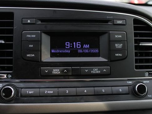 Used 2017 Hyundai Elantra SE FWD image 10