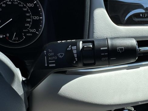 New 2025 Mitsubishi Outlander SE image 28