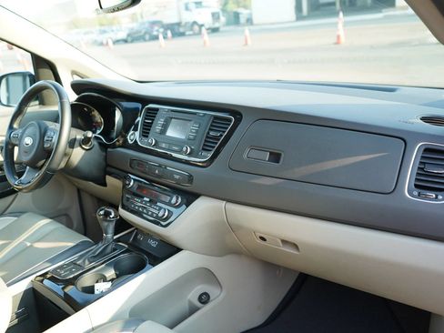 Used 2016 Kia Sedona EX FWD image 22