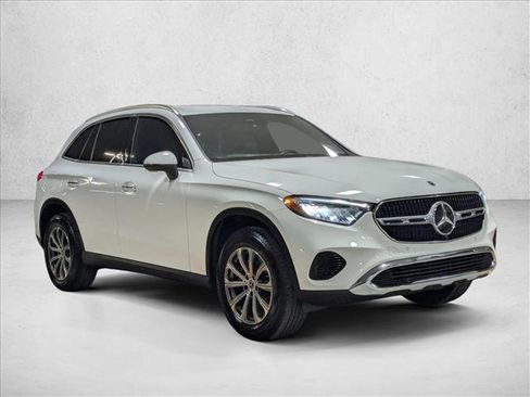 Certified 2025 Mercedes-Benz GLC 300 4MATIC image 3