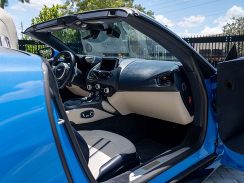 Used 2021 Aston Martin V8 Vantage Roadster RWD image 47