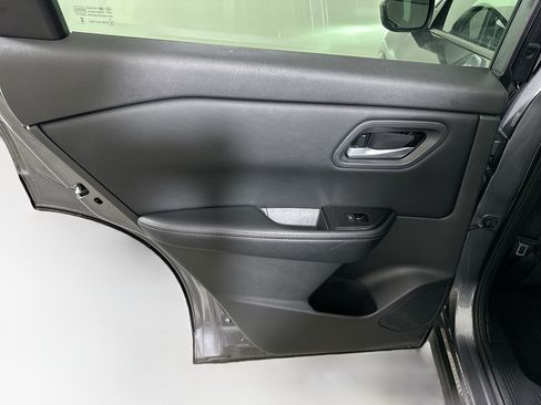 Used 2025 Nissan Rogue SV AWD/4WD image 25