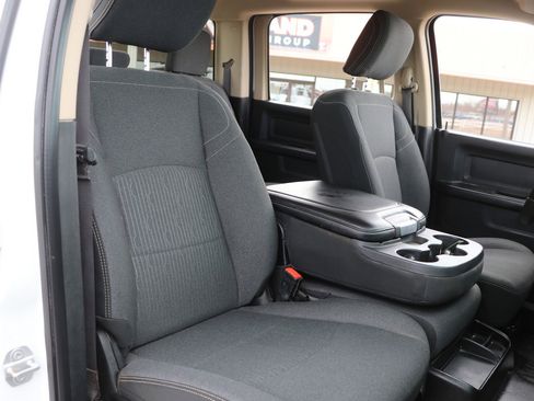 Used 2020 RAM 2500 Tradesman w/ Chrome Appearance Group image 32