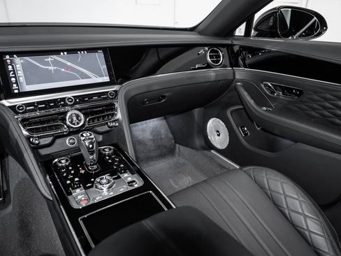 Used 2024 Bentley Flying Spur W12 image 32