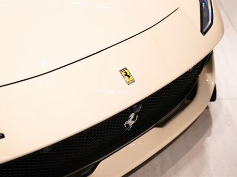 Used 2019 Ferrari 812 Superfast RWD image 6