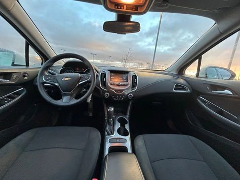 Used 2018 Chevrolet Cruze LT image 9