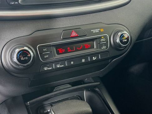 Used 2019 Kia Sorento AWD V6 image 16