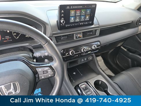 Certified 2024 Honda Pilot Touring image 32