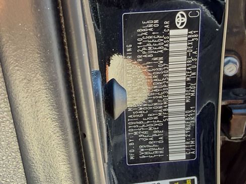 Used 2025 Toyota Corolla LE FWD image 23