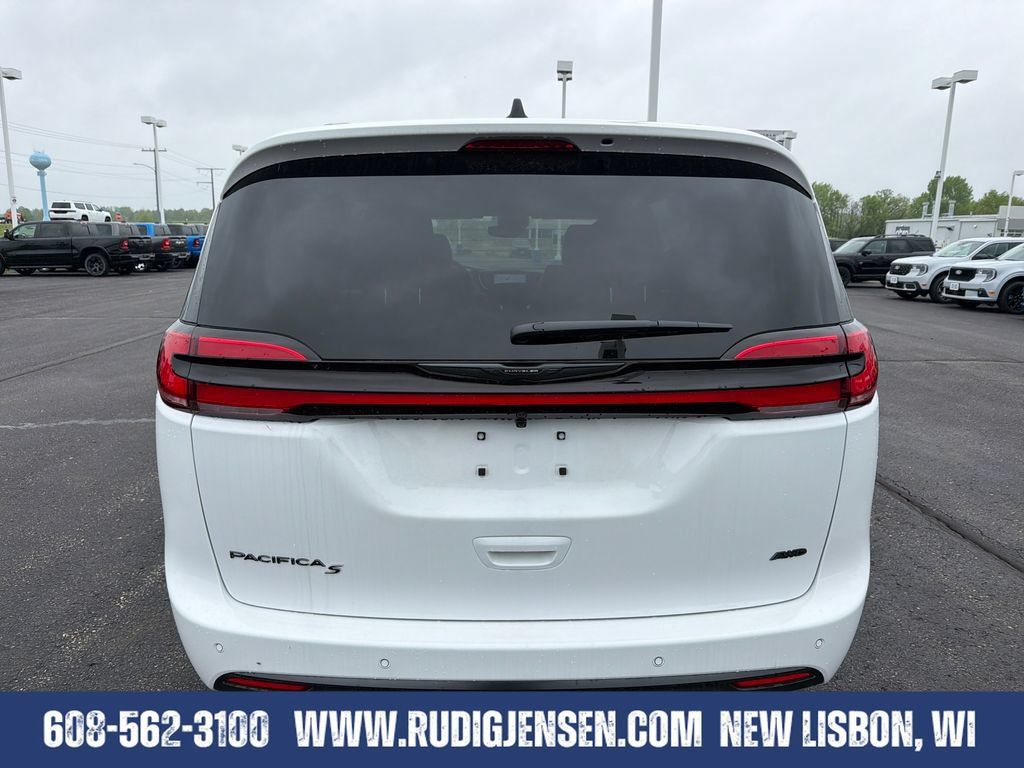 New 2026 Chrysler Pacifica Select w/ S Appearance Package AWD/4WD image 4