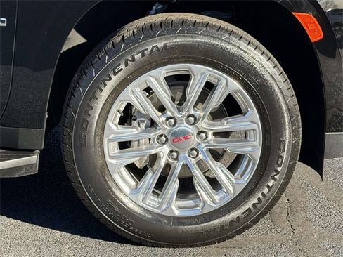 Used 2024 GMC Yukon SLT w/ SLT Luxury Package image 5