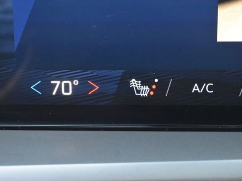 Used 2024 Chevrolet Traverse LS image 30