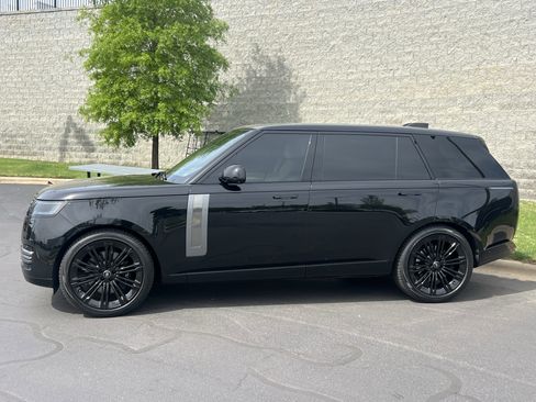 Used 2024 Land Rover Range Rover Long Wheelbase SE image 4