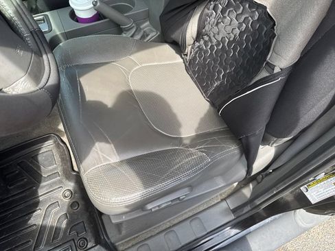 Used 2011 Nissan Frontier SL RWD image 13