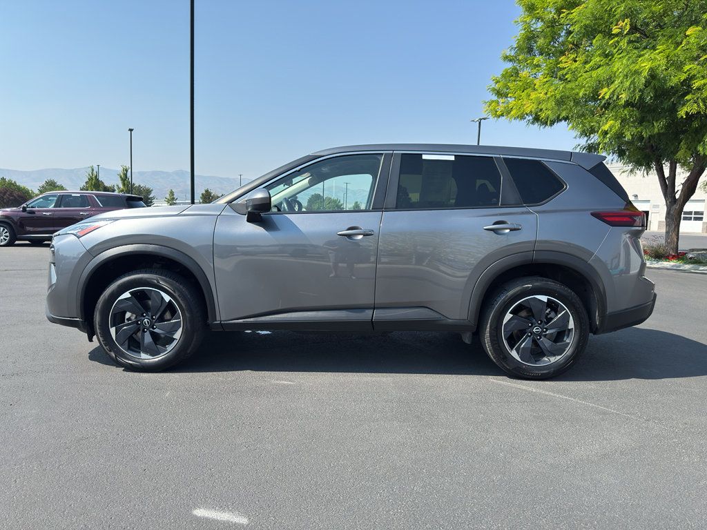 Used 2025 Nissan Rogue SV AWD/4WD image 4