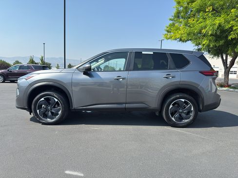 Used 2025 Nissan Rogue SV AWD/4WD image 4
