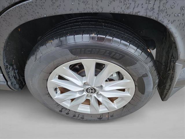 Used 2024 Toyota Corolla Cross LE FWD image 12