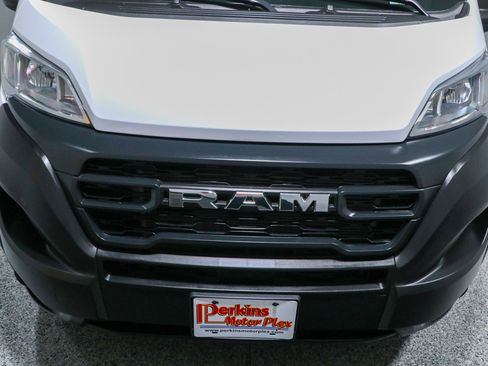 Used 2024 RAM ProMaster 2500 w/ Convenience Group FWD image 4