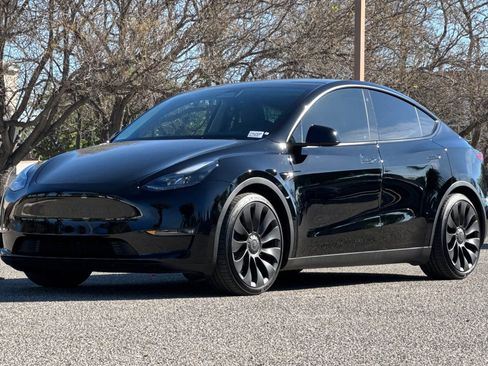 Used 2023 Tesla Model Y Performance image 8