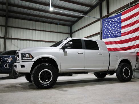 Used 2018 RAM 2500 Laramie w/ Sport Appearance Group AWD/4WD image 4