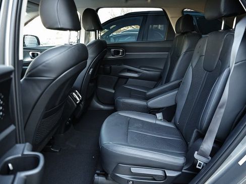 Used 2023 Kia Sorento EX image 24