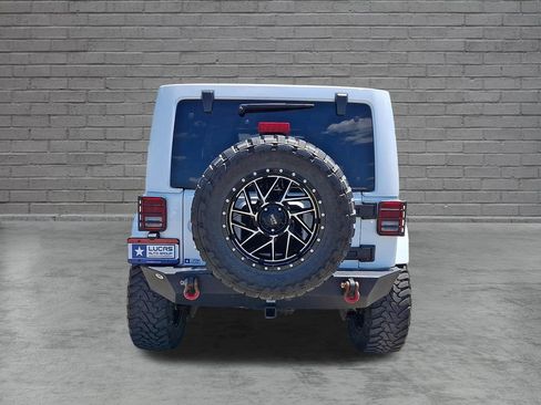 Used 2018 Jeep Wrangler Unlimited Sahara w/ Connectivity Group AWD/4WD image 10