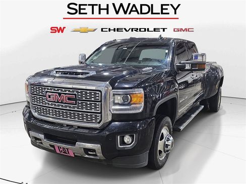 Used 2019 GMC Sierra 3500 Denali w/ Duramax Plus Package image 3