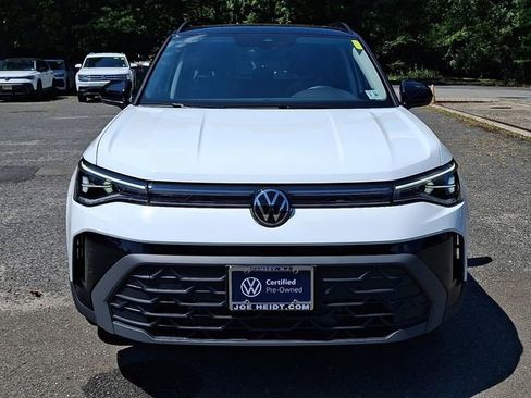 Certified 2025 Volkswagen Taos SE image 3