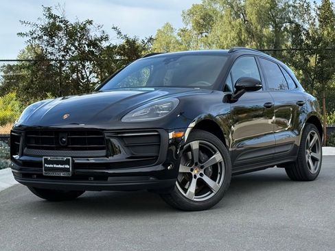 Used 2025 Porsche Macan image 1