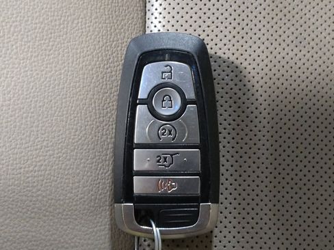 Used 2021 Ford Explorer Limited image 32