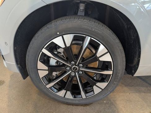 New 2026 Volvo XC60 T8 Plus w/ Protection Package Premier image 7