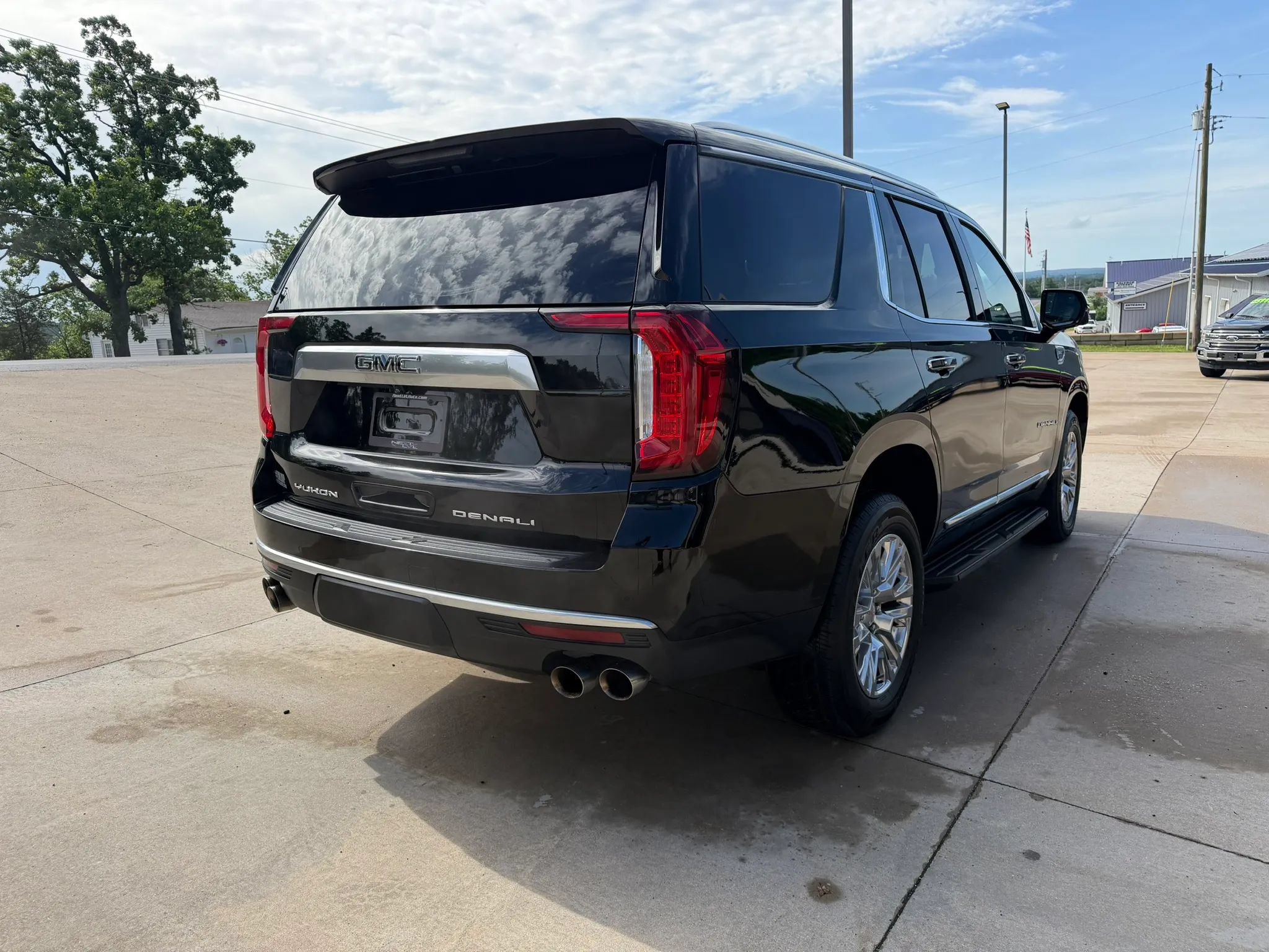 Used 2021 GMC Yukon Denali AWD/4WD image 9