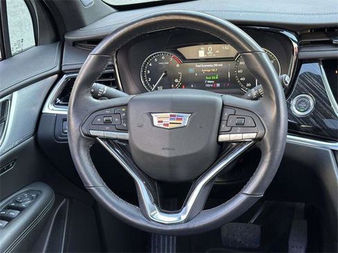 Used 2025 Cadillac XT6 Premium Luxury image 19
