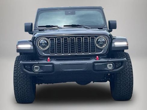 Used 2025 Jeep Wrangler Unlimited Rubicon AWD/4WD image 3