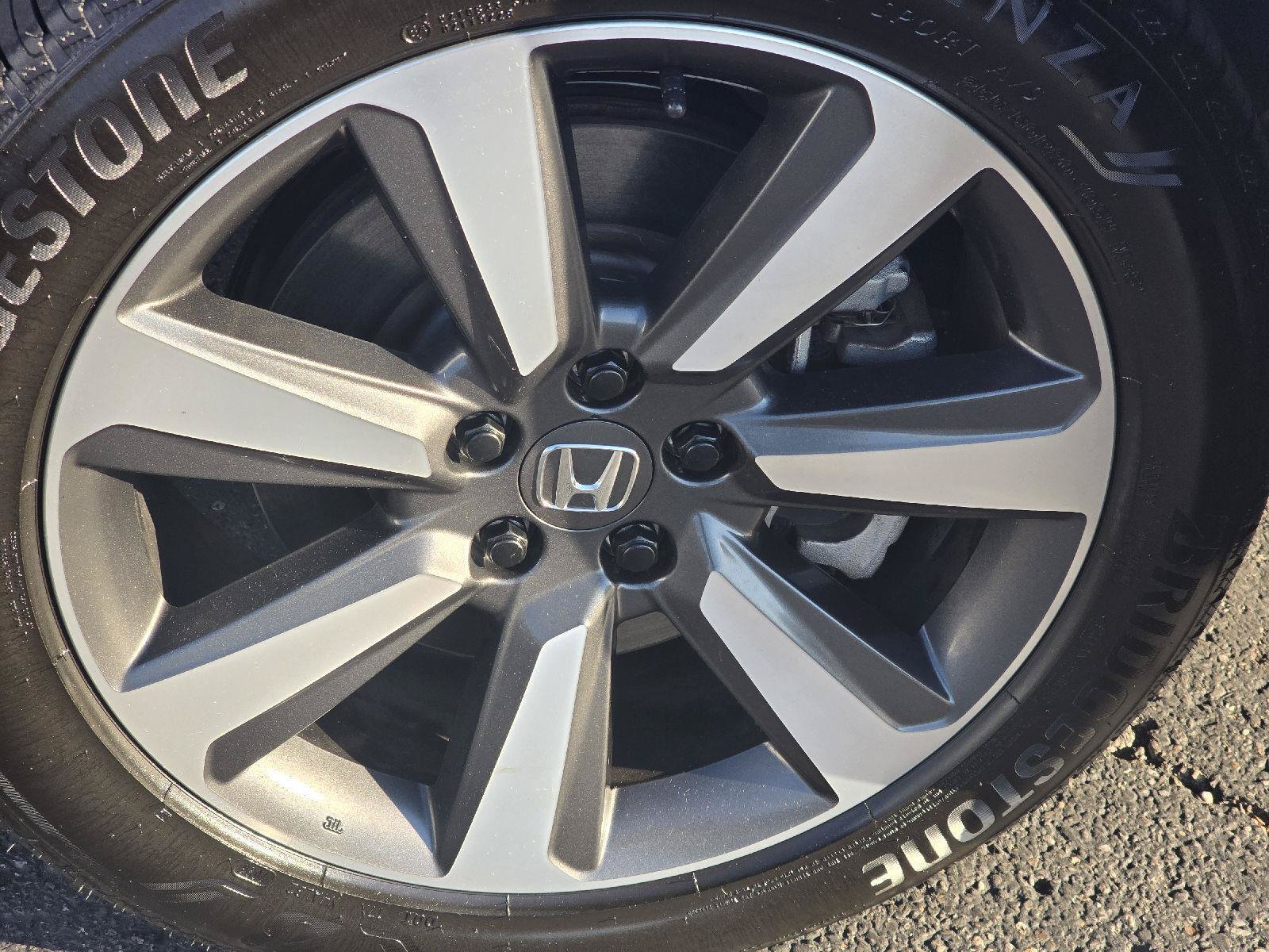 Certified 2023 Honda Pilot Touring image 9
