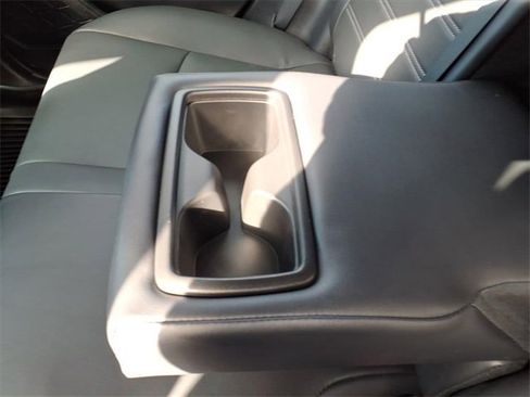 Used 2022 Toyota RAV4 XLE Premium image 9