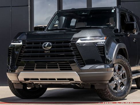 Used 2024 Lexus GX 550 AWD/4WD image 3