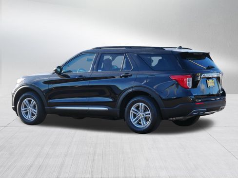 Certified 2022 Ford Explorer XLT w/ Equipment Group 202A AWD/4WD image 5
