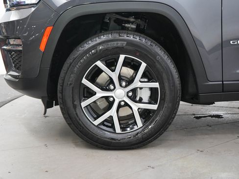 Used 2025 Jeep Grand Cherokee Limited w/ Trailer Tow Package AWD/4WD image 29