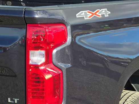 Used 2022 Chevrolet Silverado 1500 LT image 48