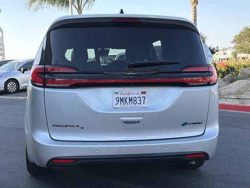 Used 2023 Chrysler Pacifica Touring-L w/ Uconnect Theater Family Group FWD image 10